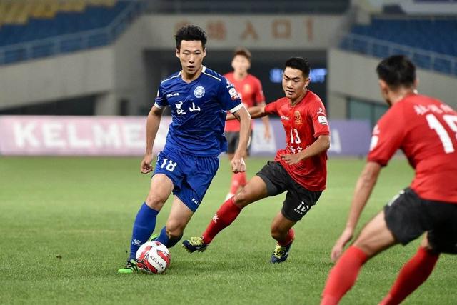 中国男篮4分险胜！焦泊乔爆发，王俊杰18分14篮板，徐昕10分